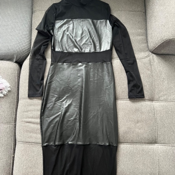 Multiple dresses - Picture 9 of 12